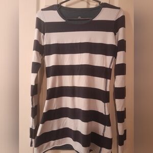 Long sleeve reversible Lululemon shirt
